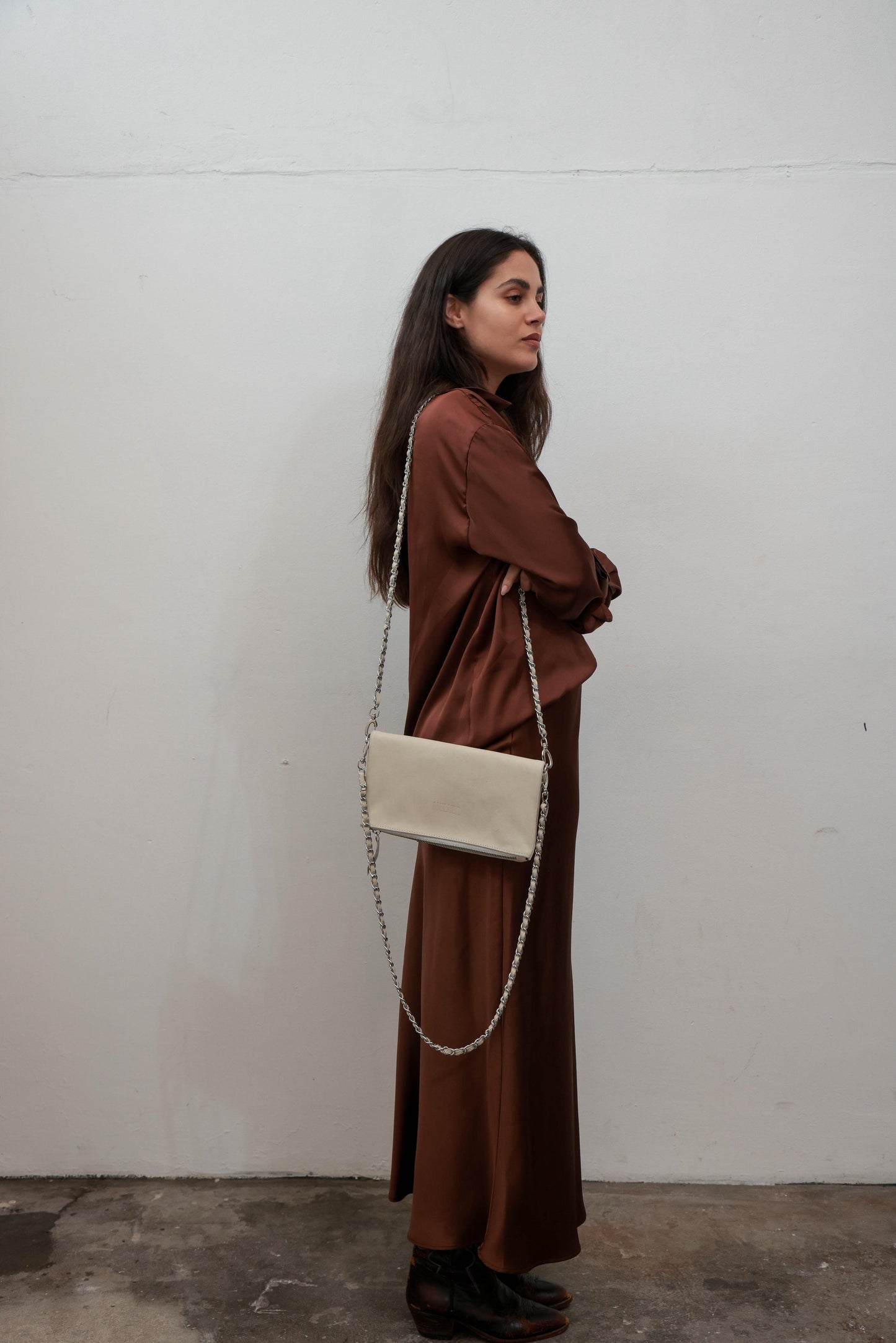 Bandolera OLBIA tiza