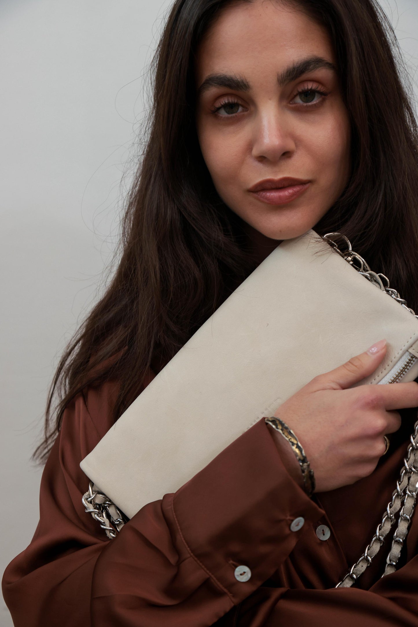 Bandolera OLBIA tiza